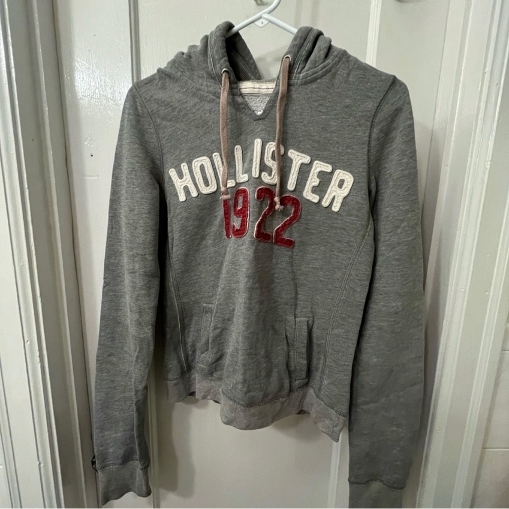 Grey hollister hoodie size: medium